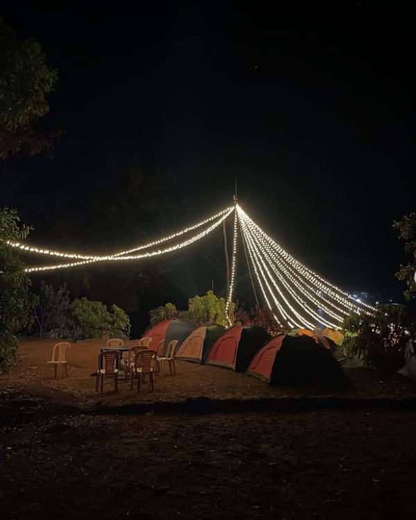 Camping — Lakeside camp & bonfire, Vasota Fort trek from Bamnoli