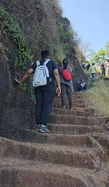 The ascent — Steady climb to the fort, Vasota Fort trek from Bamnoli