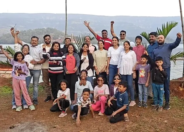 Fort friends — New friends at the top, Vasota Fort trek from Bamnoli