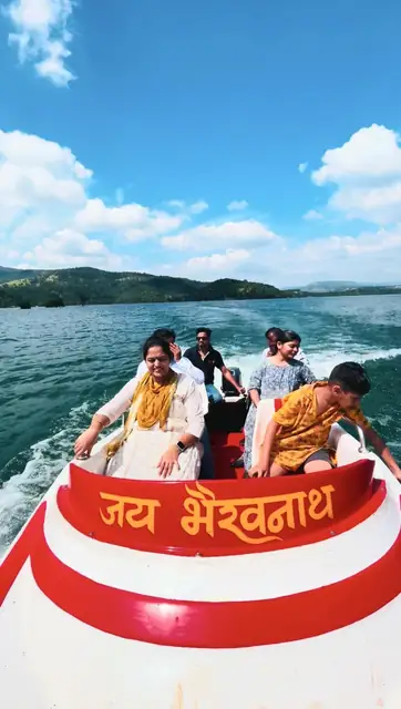 Boat day — Full boat heading across, Vasota Fort trek from Bamnoli
