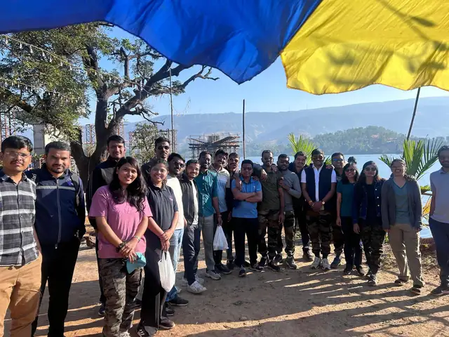 Fort party — The whole crew at Vasota, Vasota Fort trek from Bamnoli